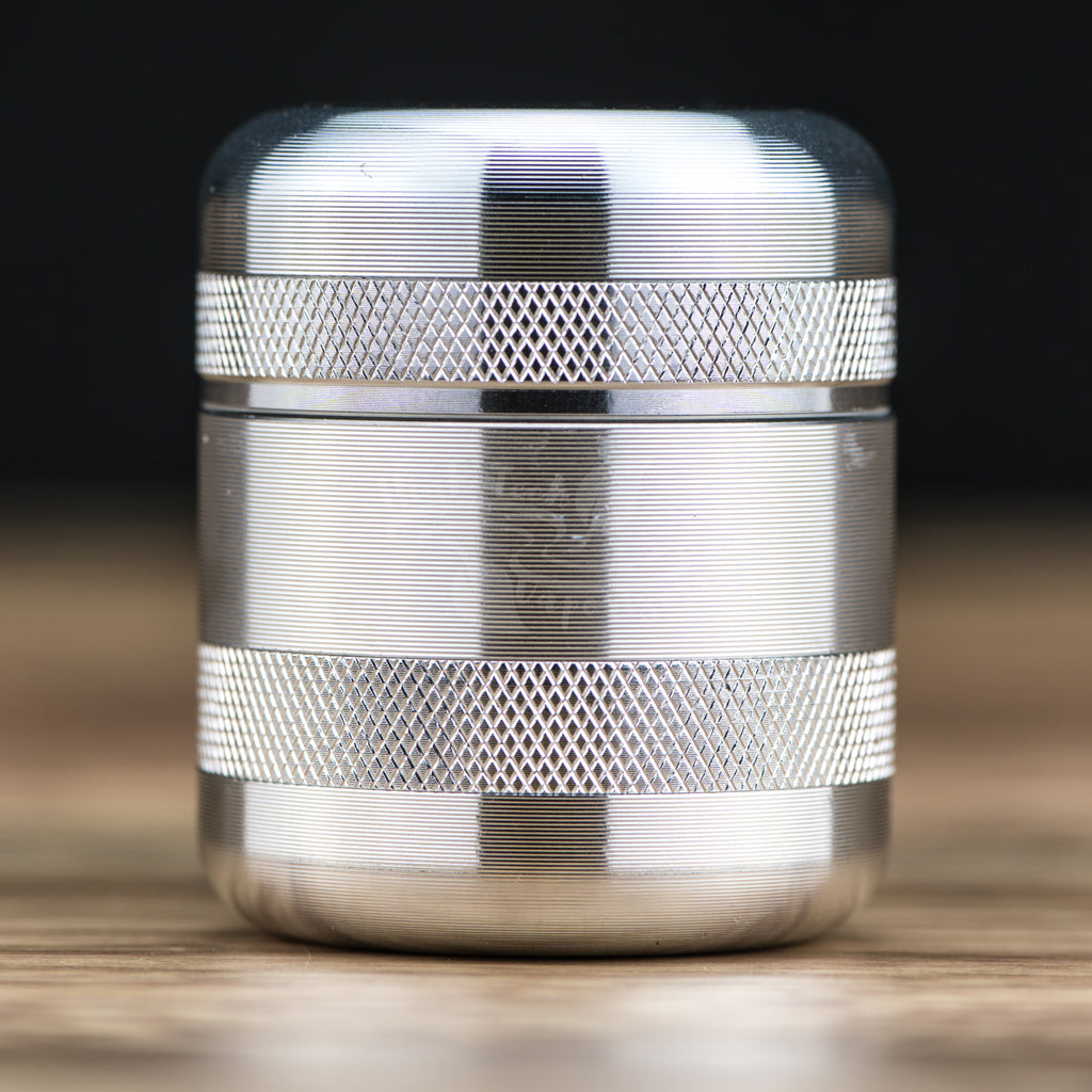 bright silver kannastor GR8TR V2 1.5 grinder