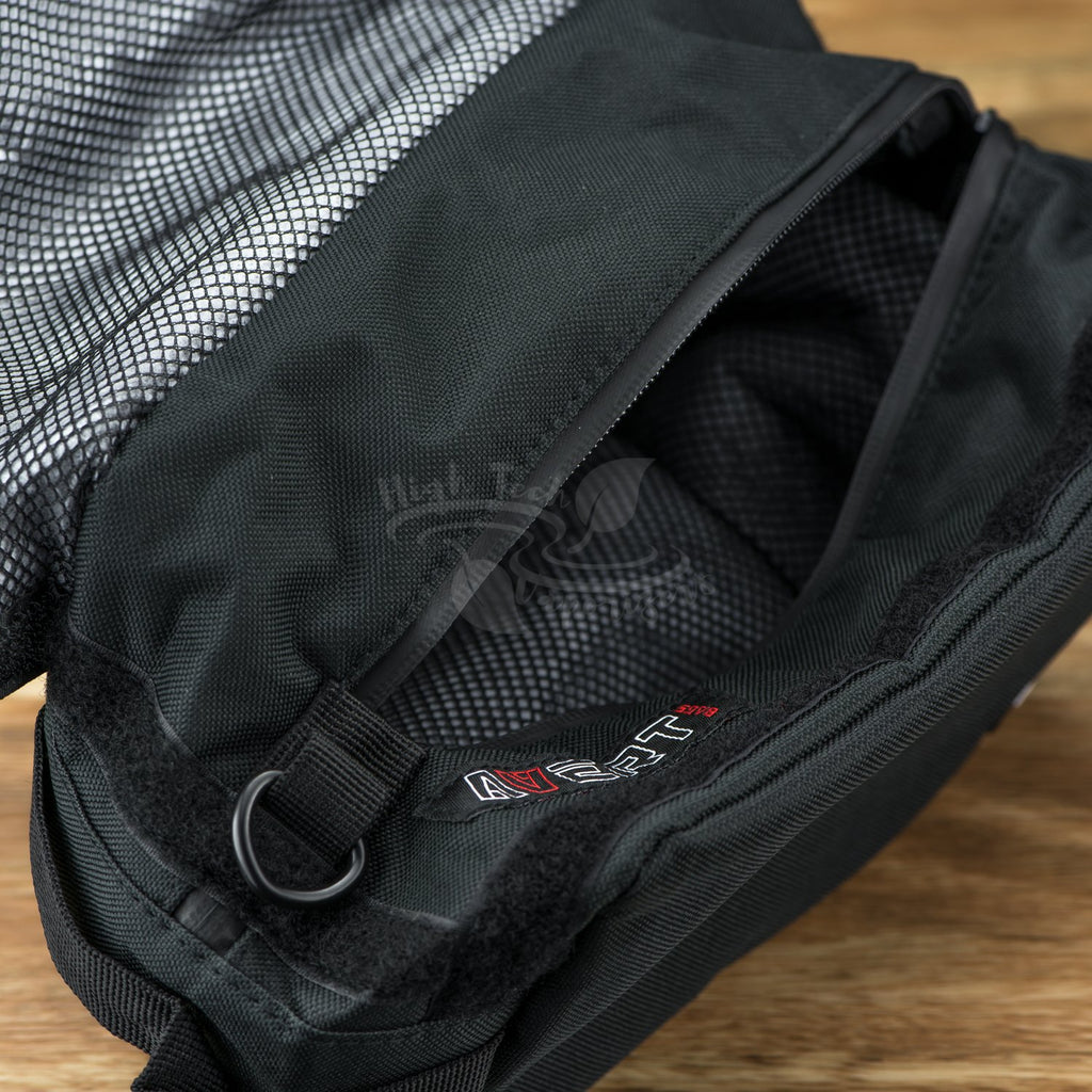 avert travel bag with carbon lining